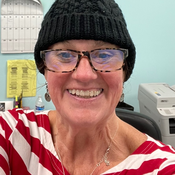 Meet your Posher, Beth - Picture 1 of 1